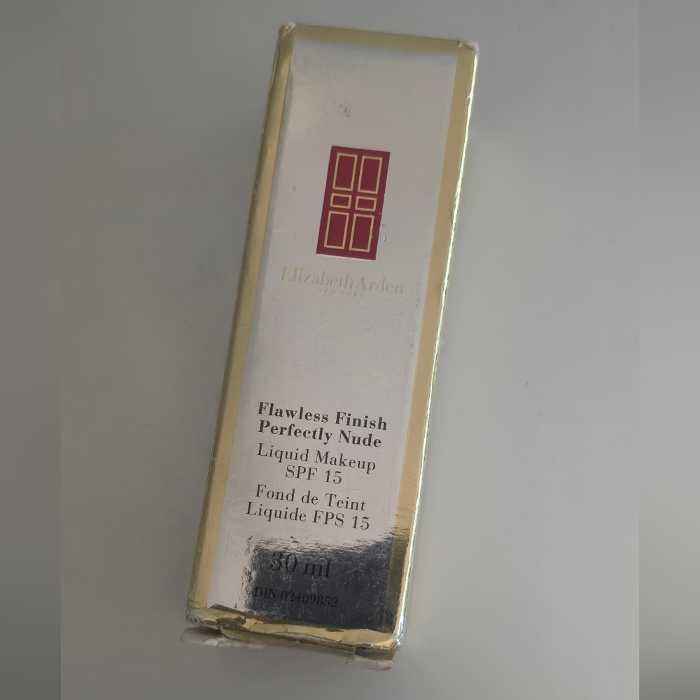 Elizabeth Arden Flawless Finish Pedectly Nude SPF 15 Foundation